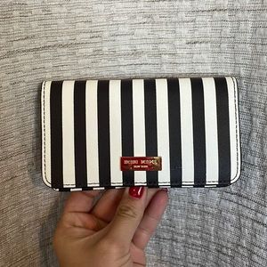 Henri Bendel Wallet